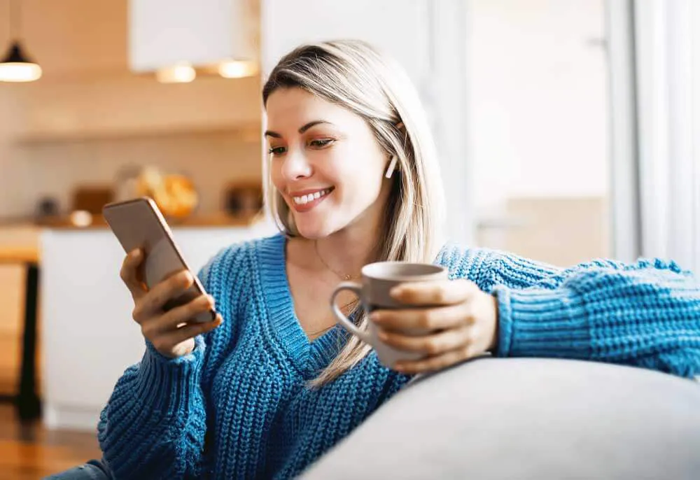 women scheduling her therapy appointment on her smartphone